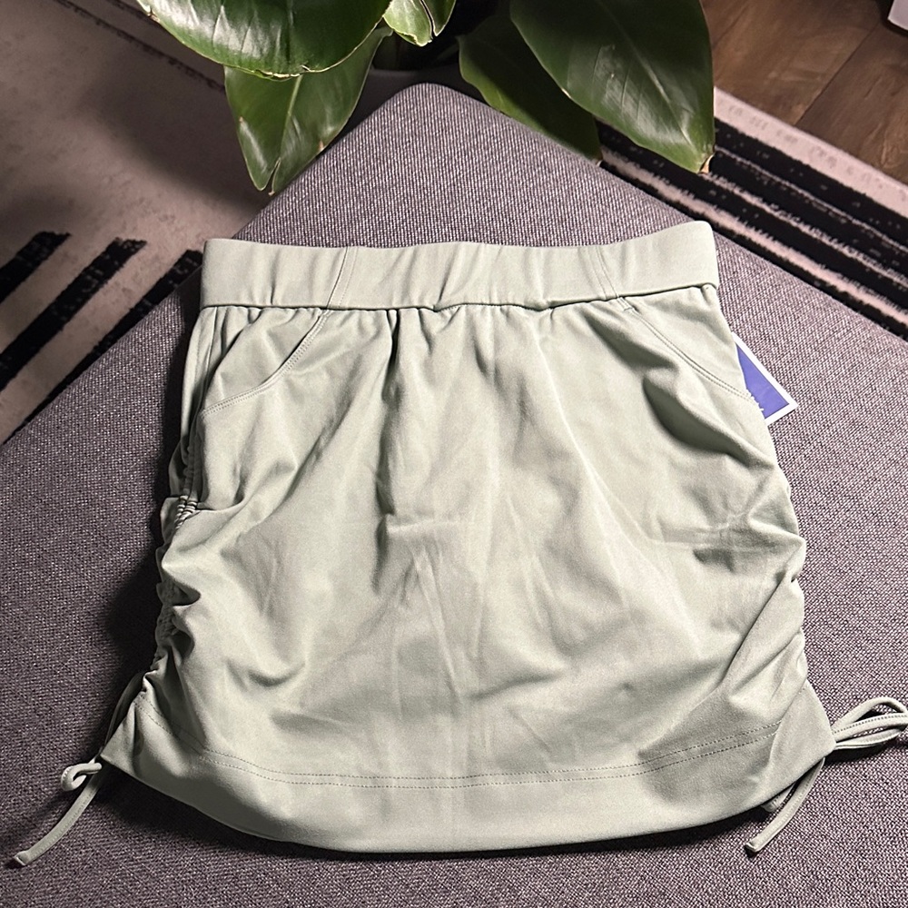 Nicole Miller Light Green Skort
